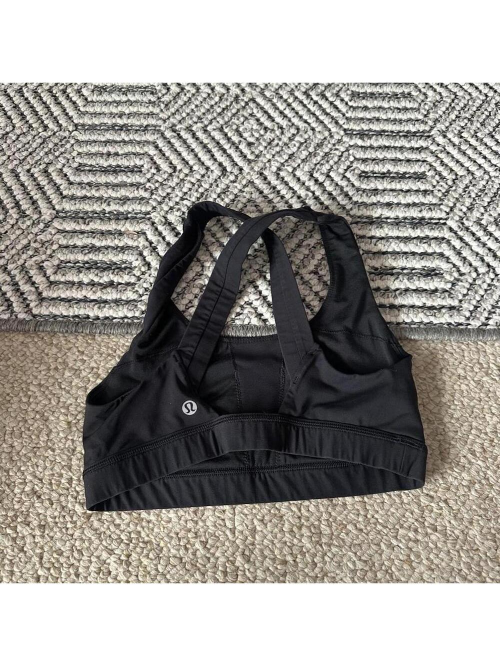 Black Lululemon sports bra